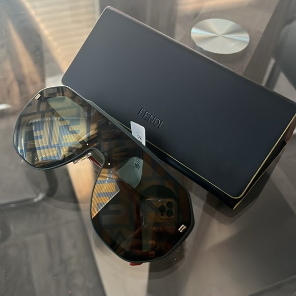 Fendi FF Evolution Mask Sunglasses with Case 142mm, New w/Tag, Full Inclusion - Picture 7 of 14